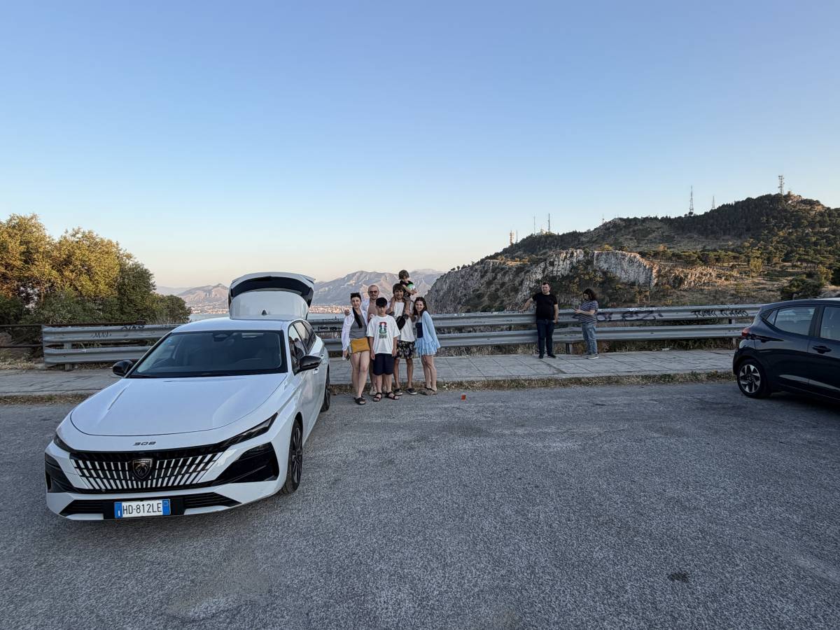 Фото 1 от Yevhen K. об аренде SEAT Leon STW в Палермо (02.06.26)