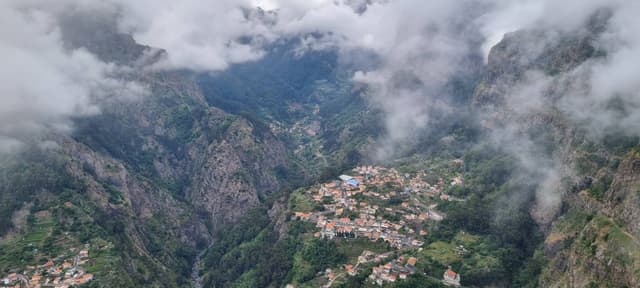 Zdjęcie 3 wykonane przez Piotr Mariusz K. dotyczące wynajmu Fiat 500X w na Lotnisku Madera Funchal dnia (11.06.24)