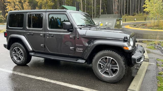 Photo by Andrea D. about renting a Jeep Wrangler at Calgary Airport (10/16/23)