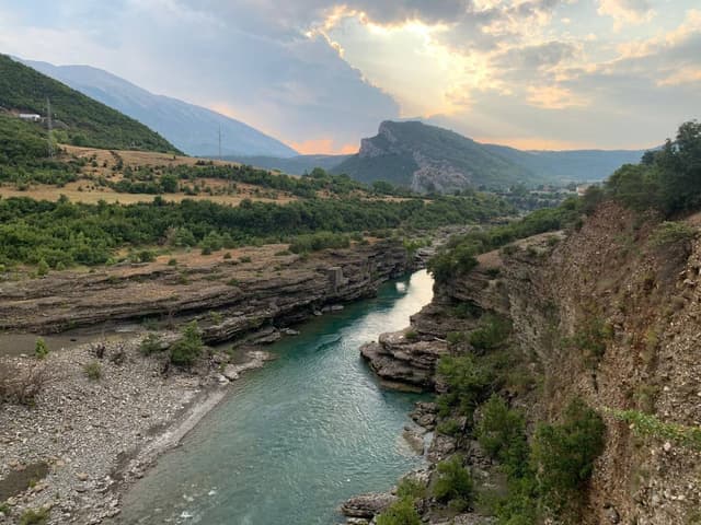 Photo 3 par Jean Paul S. sur la location d'un Kia Stonic en Albanie (23/07/25)