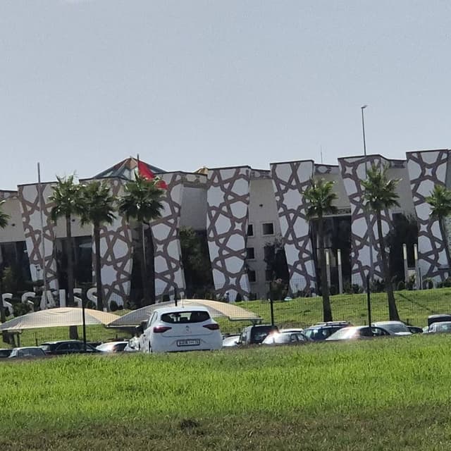 Photo 3 par Abdelhak B. sur la location d'un Suzuki Swift à l'aéroport de Fès (11/10/24)