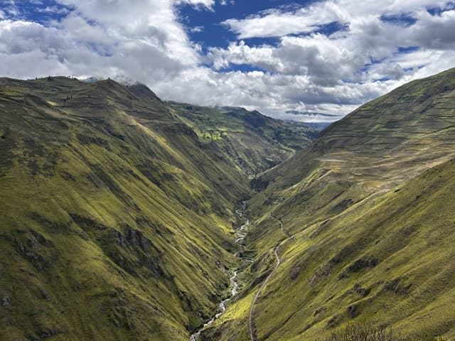 Photo 3 by Eugene P. about renting a Renault Kwid in Ecuador (7/9/24)