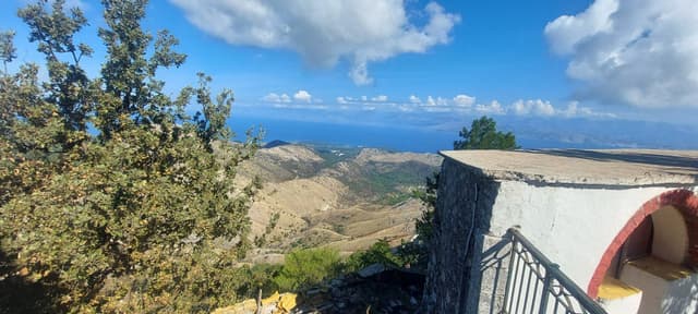 Photo 3 by Kieran W. about hiring a Peugeot 108 at Corfu Airport (29.09.24)