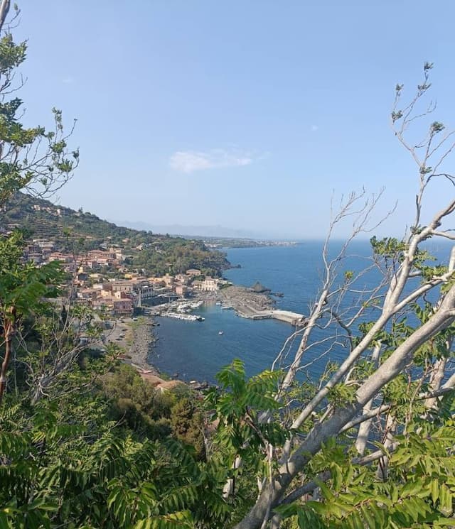 Photo 2 by Stuart H. about renting a Citroën C3 in Catania (8/19/24)