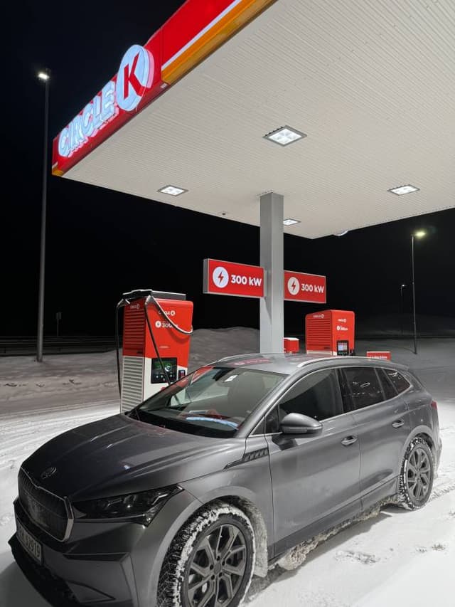 Zdjęcie 2 wykonane przez Daniel W. dotyczące wynajmu Peugeot E-208 w na Lotnisku Sandefjord dnia (25.02.25)