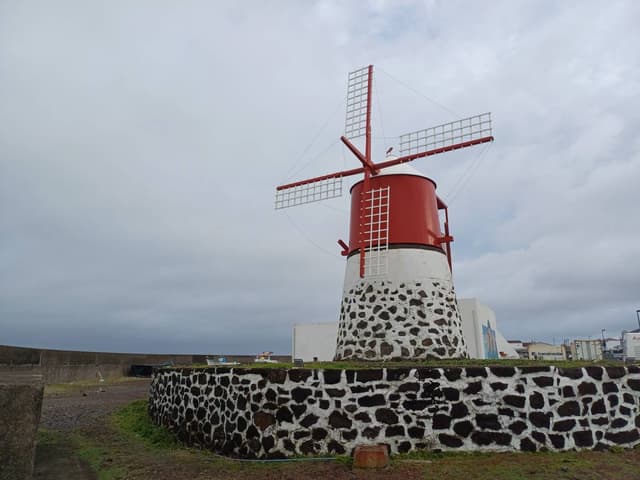 Photo 3 by Alexandre V. about renting a Renault Twingo in Pico (1/23/24)