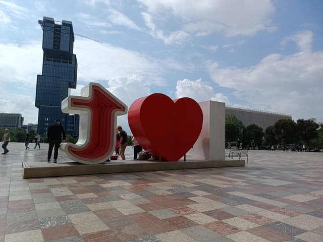 Photo 2 par laurent H. sur la location d'un Fiat Tipo à Tirana (04/05/25)