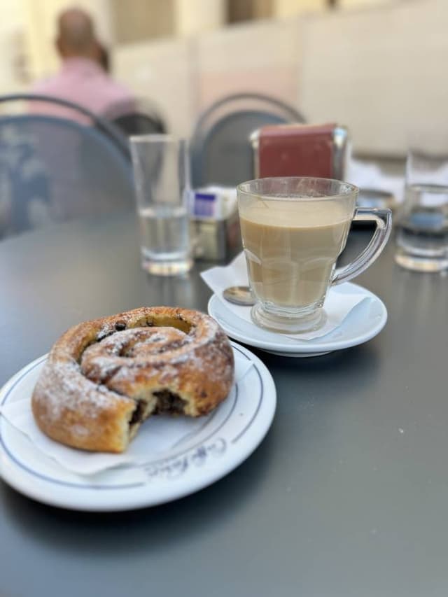 Photo 3 by Melsi V. about renting a Ford Fiesta in Bari (9/3/24)
