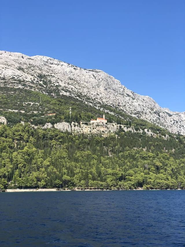 Photo 2 by Nicola R. about hiring a Volkswagen Polo at Dubrovnik Airport (18/09/24)