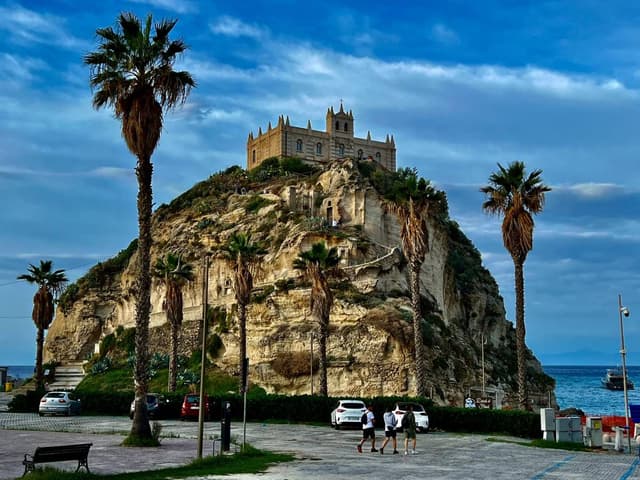 Photo 1 par Fanny M. sur la location d'un Fiat 500 à l’aéroport de Reggio de Calabre (24/10/24)