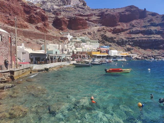 Photo by Pawel R. about renting a Renault Clio at Santorini Airport (9/20/25)