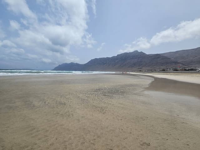 Photo 2 by Wesley T. about hiring a Volkswagen T-Cross at Lanzarote Airport (25/07/26)