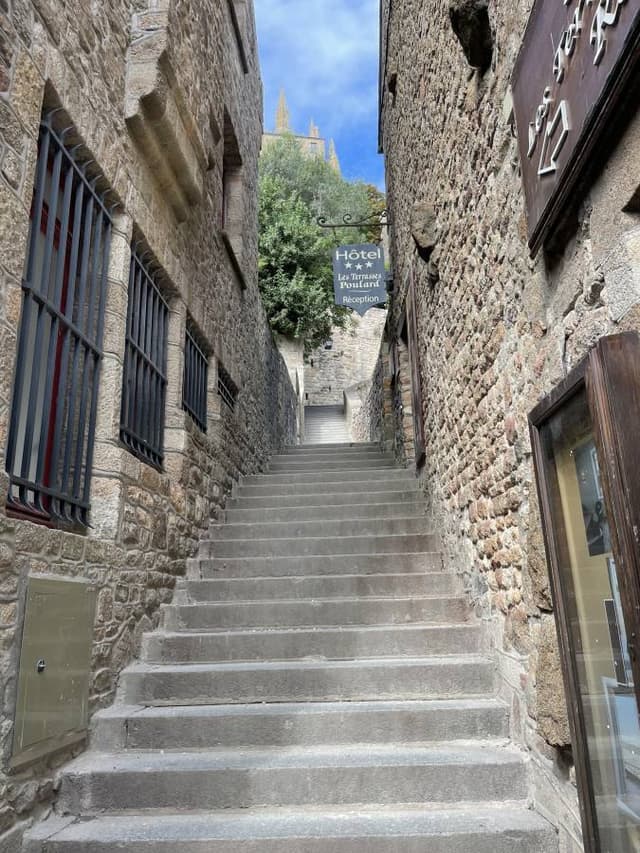 Photo 6 by Bryan R. about renting a Opel Corsa in France (9/28/25)