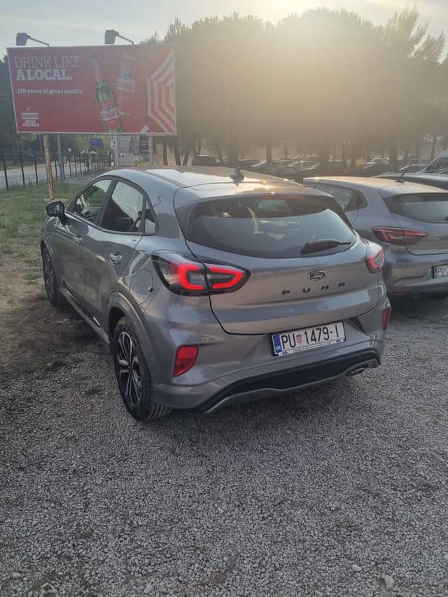 Foto 2 di Niki M. sul noleggio di una Opel Astra a Zadar / Zara (14/07/24)