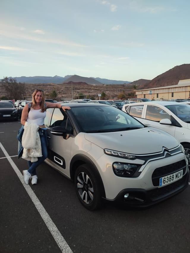 Bela S. 1. számú fényképe a(z) Citroen C3 autó bérléséről itt: Tenerifén (23. 11. 27.)
