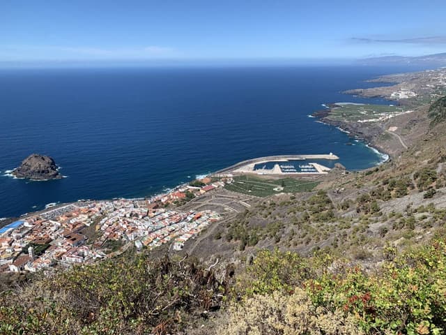 Photo 2 by Colin H. about hiring a Renault Megane at Tenerife Airport South (07.06.24)