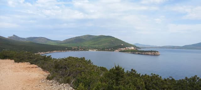 Photo 9 by Rafael S. about renting a Peugeot 208 at Alghero Fertilia Airport (12/24/23)