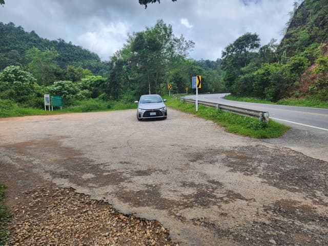 Photo 3 by PAK SHING W. about renting a Toyota Yaris in Phuket (7/31/25)