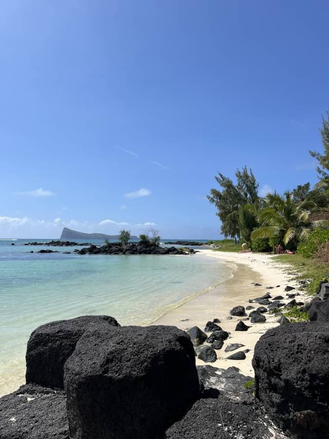 Photo 2 by Nigel H. about hiring a Toyota Aqua in Grand Bay (16.09.25)