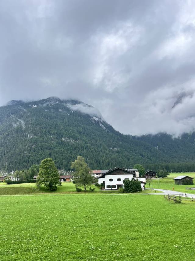Photo 2 by moshe B. about renting a Polestar 2 in Germany (7/31/24)