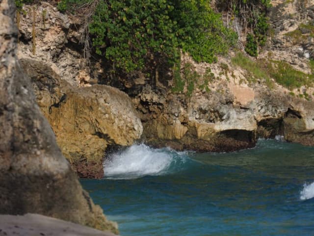 Photo 3 by Raul A. about hiring a Suzuki Swift in Barbados (27.10.24)