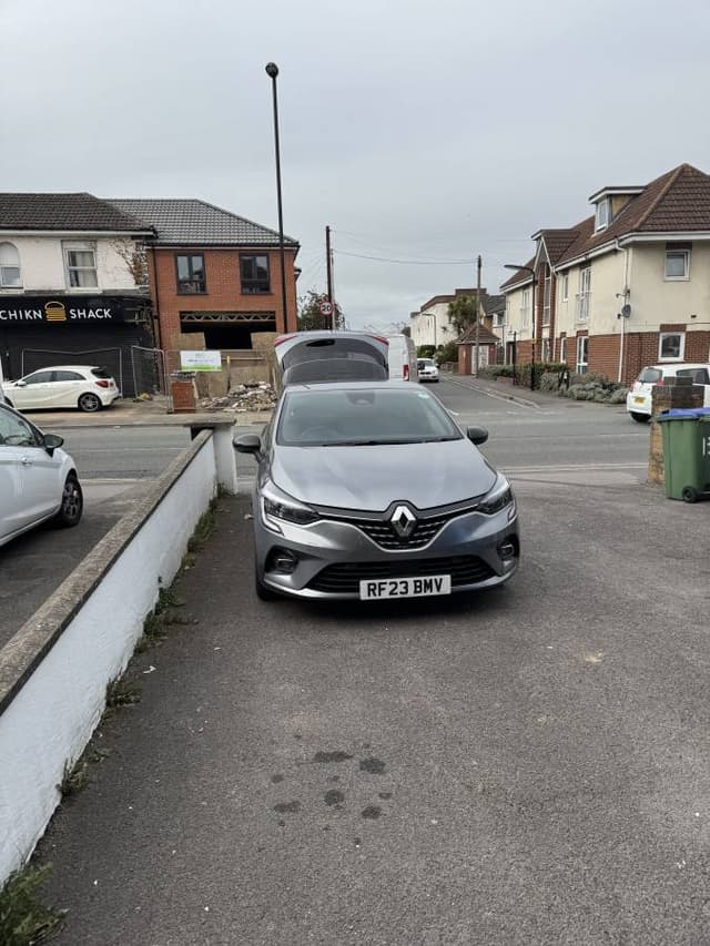 Photo 3 by Michelle Sue Mei C. about renting a Volkswagen Polo in Gatwick (10/14/25)