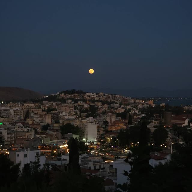 Photo 3 by Gerald F. about renting a Mercedes Benz Vito in Athens (7/7/24)