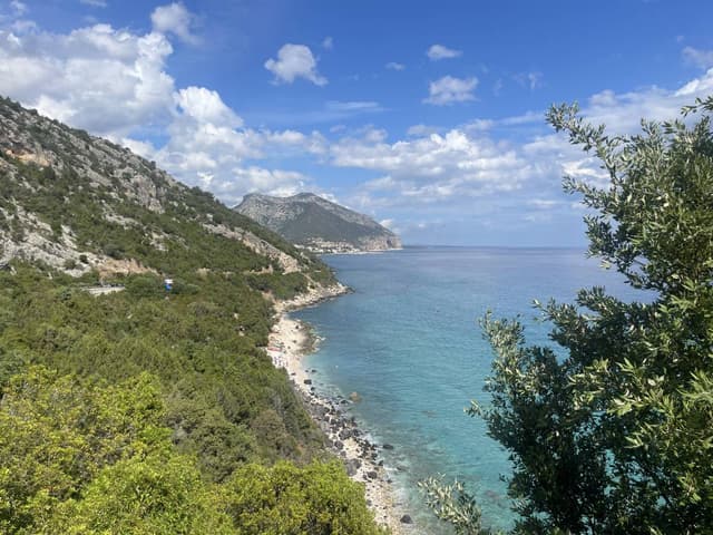 Photo 3 par Hugo G. sur la location d'un Fiat 500X à Olbia (26/09/24)