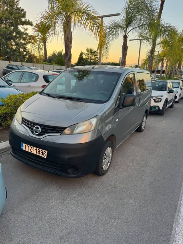 Photo by Filip Lubomir K. (10/15/25)