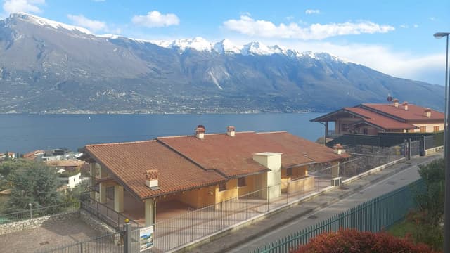 Photo 3 by Iain F. about renting a Toyota Yaris in Bergamo (4/3/24)