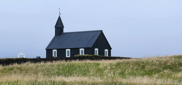 Photo 2 by ying T. about renting a Suzuki SX4 S-Cross in Iceland (6/2/23)