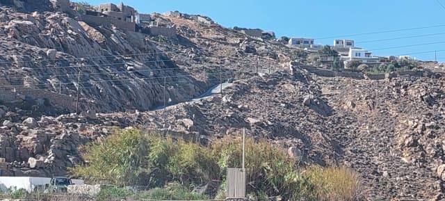 Peter B. 3. számú fényképe a(z) Fiat Panda autó bérléséről itt: Mykonos repülőtéren (24. 09. 23.)