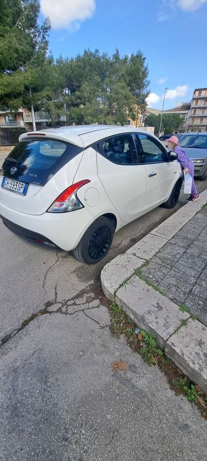 Photo 4 by Radoslav B. about renting a Peugeot 208 in Bari (3/12/24)