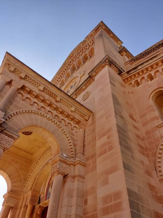 Photo 2 by Jonathan M. about hiring a Citroen C3 in Malta (21.10.23)