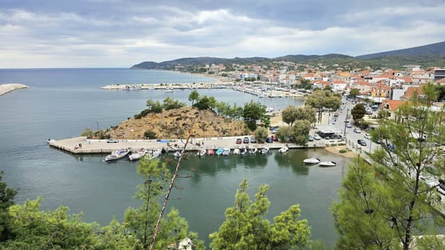 Photo 3 by Emmanouil S. about hiring a Peugeot 208 in Thessaloniki (21/09/26)