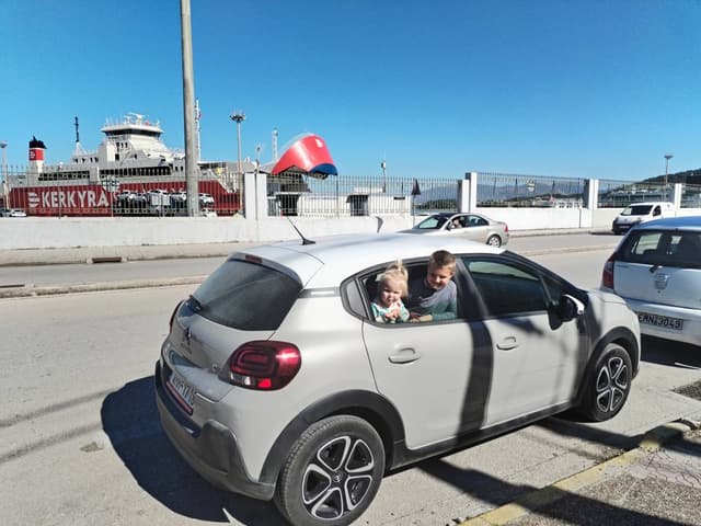 Norina K. fényképe a(z) Opel Corsa autó bérléséről itt: Igoumenitsában (25. 04. 30.)
