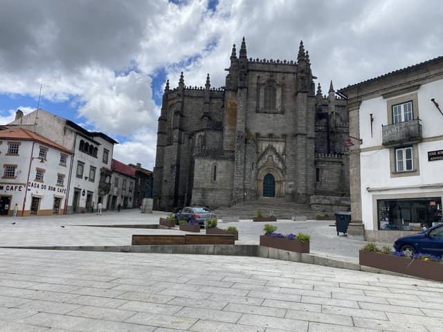 Photo 3 by JENNIFER C. about renting a Seat Arona in Viseu (5/23/25)