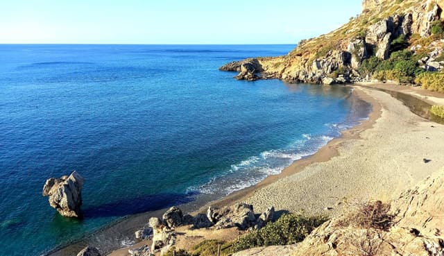 Photo 5 by LIYEN A. about renting a Suzuki Swift in Heraklion (10/30/24)