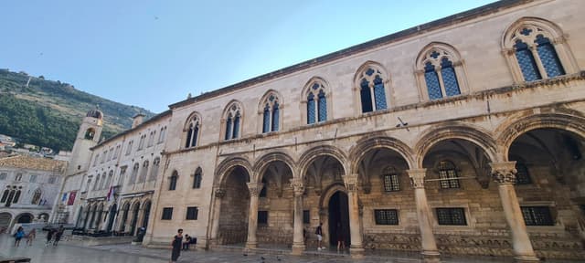 Photo 2 by Andrew H. about hiring a Citroen C3 at Dubrovnik Airport (14/06/25)