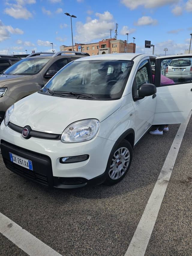 Zdjęcie wykonane przez Adam P. dotyczące wynajmu Fiat Panda na Lotnisku Olbia dnia (8.10.24)