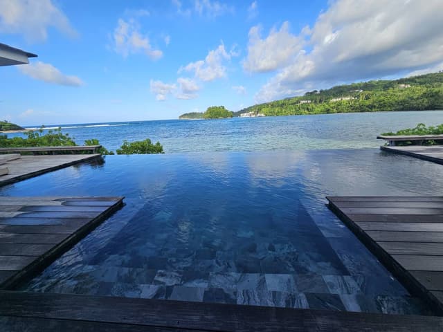 Photo 3 by Sheryleen M. about renting a Toyota Wish in Jamaica (8/6/24)