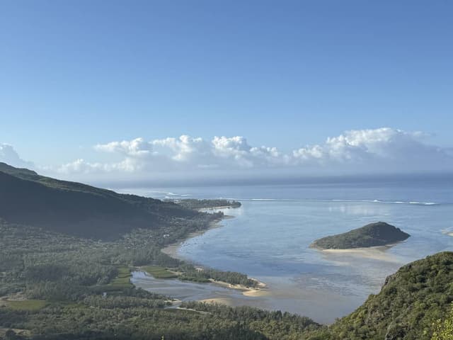 Photo 3 par Sandra M. sur la location d'un Suzuki S-Presso au Bel Ombre (14/09/25)