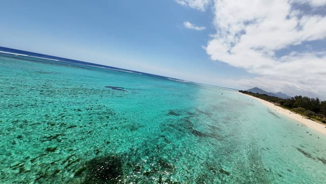 Photo 1 by Freddie B. about renting a Suzuki Celerio in Mauritius (9/14/24)