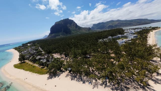Photo 2 by Freddie B. about renting a Suzuki Celerio in Mauritius (9/14/24)