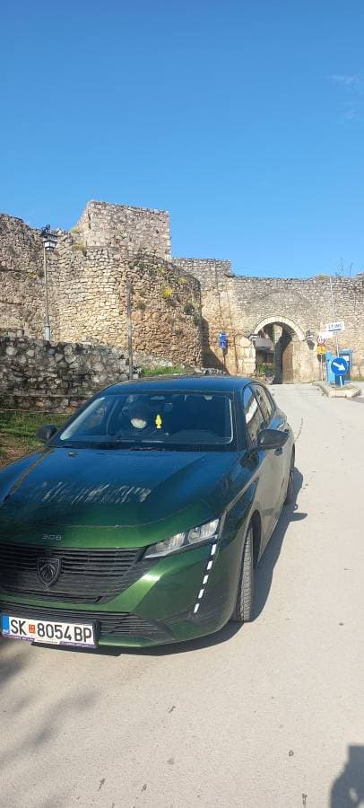 Üsküp Havalimanı’nda bir Peugeot 308 kiralama ile ilgili ali T. tarafından bir fotoğraf (30.04.25)