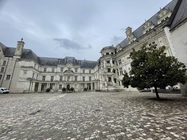 Photo 7 by Bryan R. about renting a Opel Corsa in France (9/28/25)