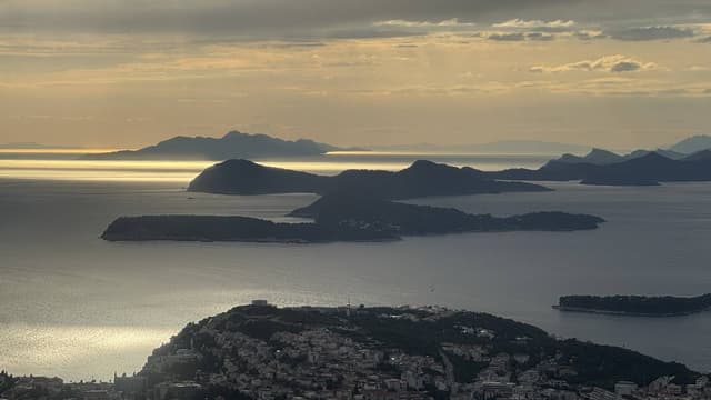 Photo 2 by Chuan-Fu S. about hiring a Volkswagen Polo at Dubrovnik Airport (17/05/25)