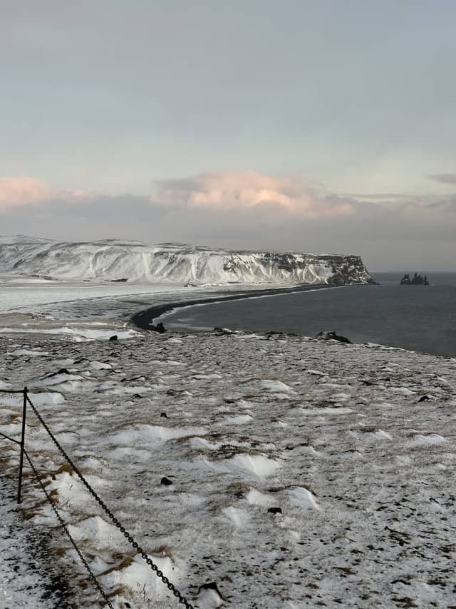 Photo 3 by Oded W. about renting a Toyota Land Cruiser at Keflavik Airport (1/5/25)