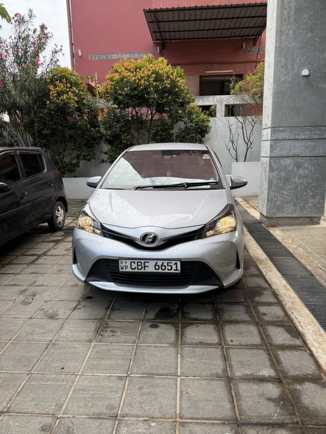 Bilde 1 av Lars Marius S. om å leie en Toyota Vitz på Colombo Bandaranaike flyplass (13.7.25)