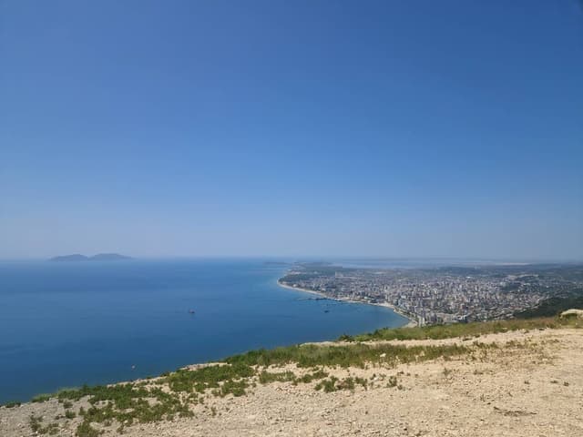 Photo 6 par Ahmed S. sur la location d'un Citroën C3 à Tirana (15/06/25)